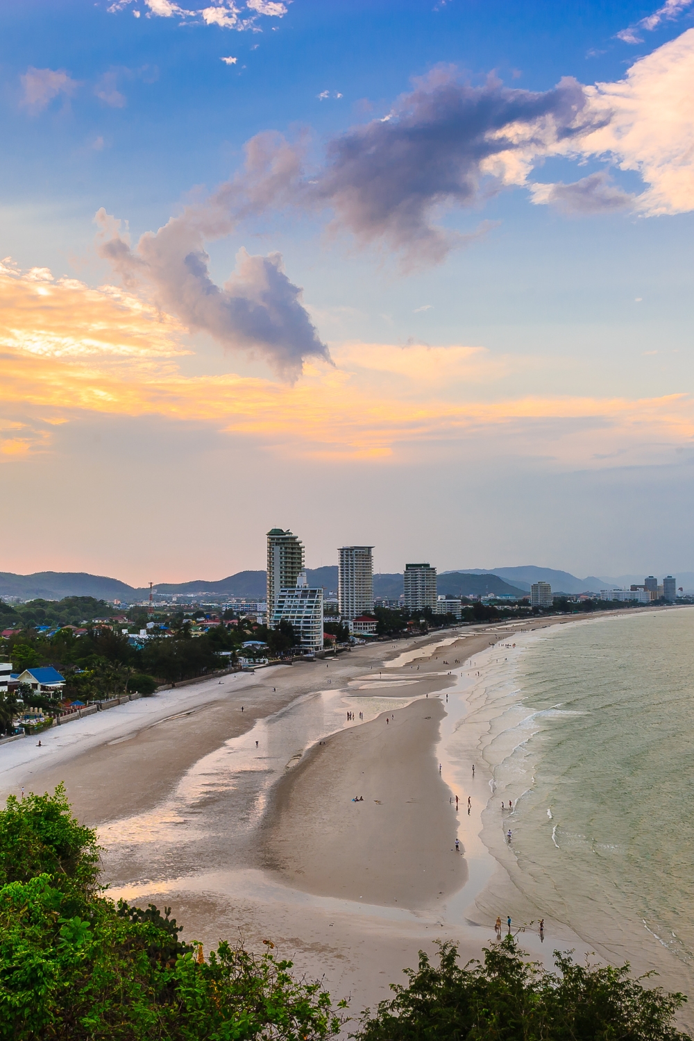 Hua Hin Beach - Royal Coastal Paradise