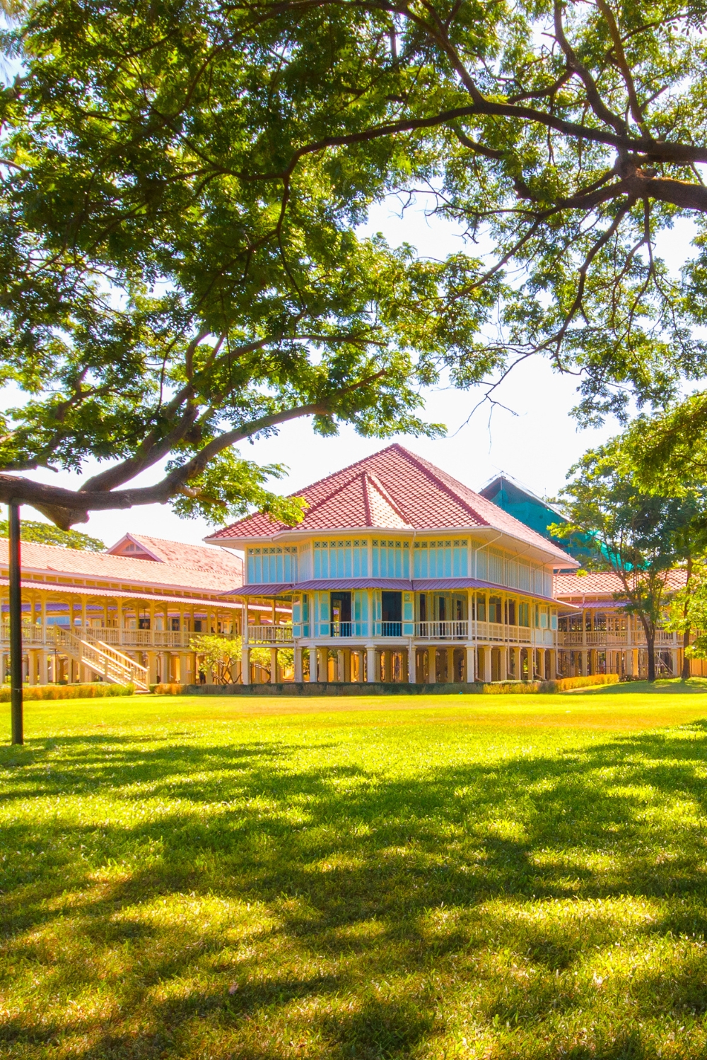 Maruekhathaiyawan Palace - Teakwood Royal Residence