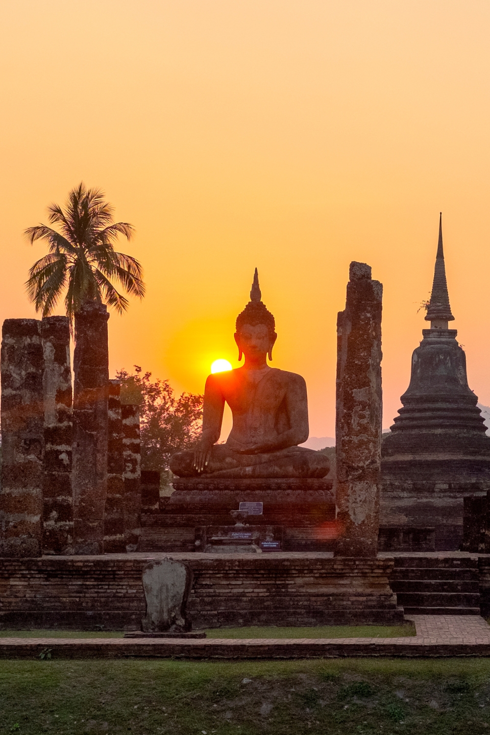 Wat Mahathat - Spiritual Heart of Ancient Sukhothai