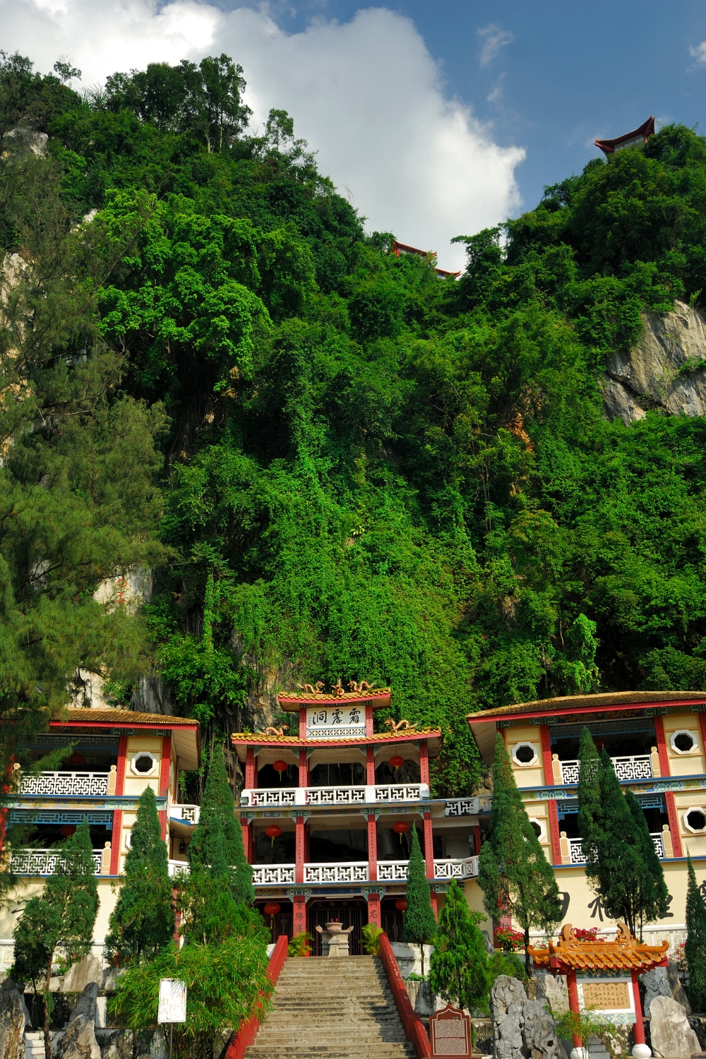 Perak Tong Cave Temple - Spiritual Marvel