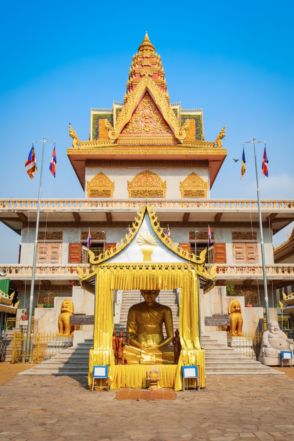 Wat Ounalom - Historic Buddhist Center